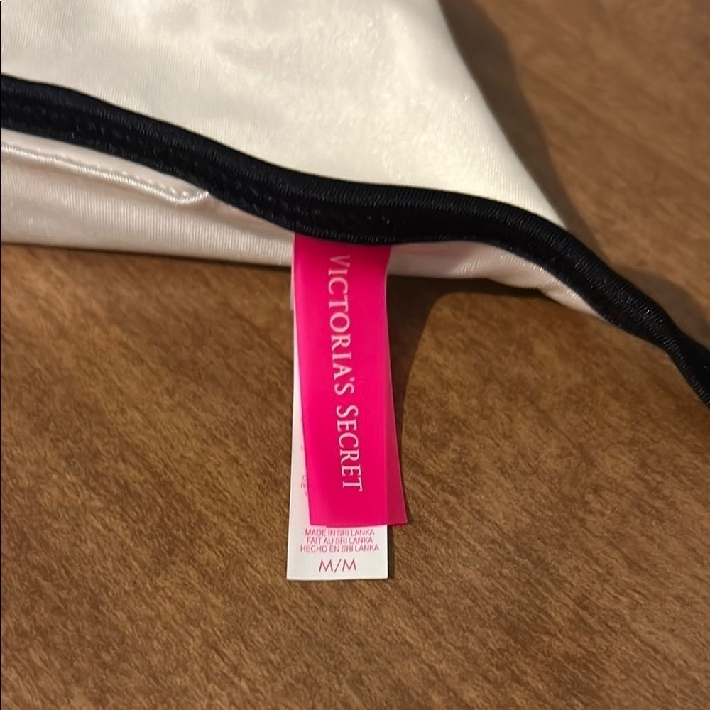 Victoria's Secret White and Black Bikini Top E - Picture 3 of 5